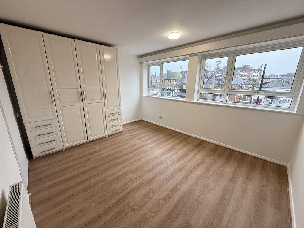 Property photo 2 of 6 Picture No. 10