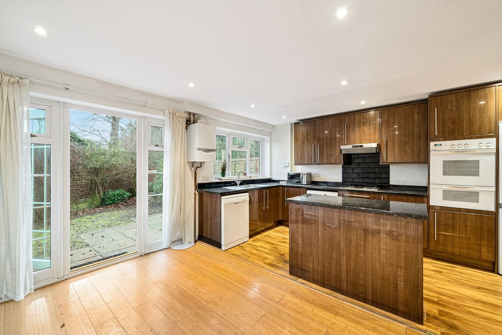 Property photo 2 of 19 Image