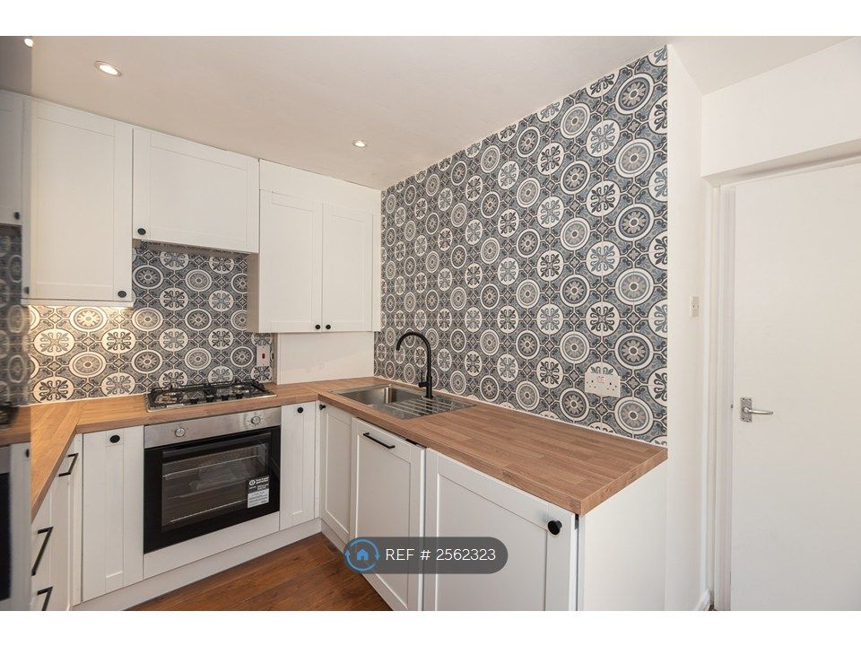 Property photo 3 of 14 Kitchen