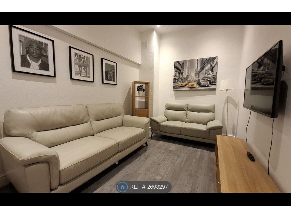 Property photo 2 of 8 Lounge