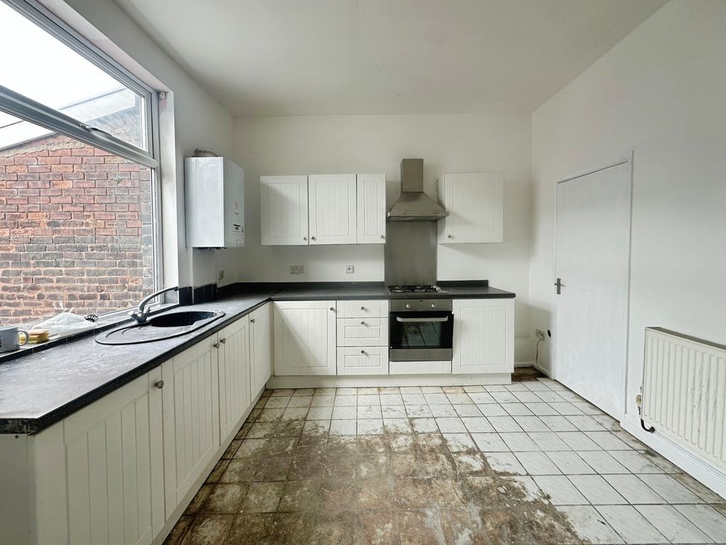 Property photo 3 of 9 Dining Kitchen