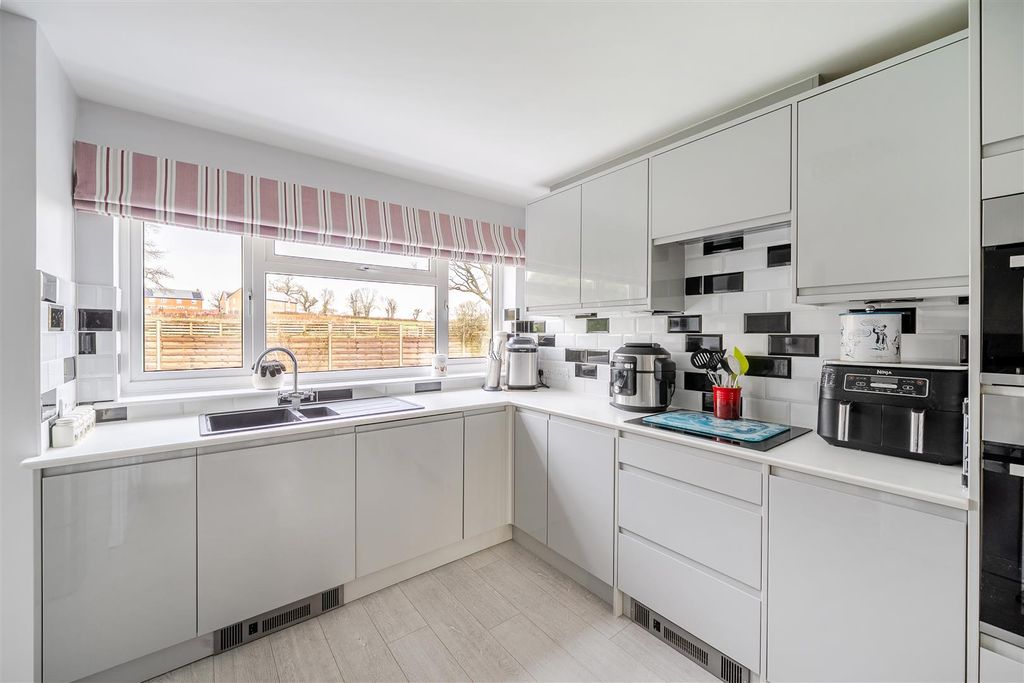 Property photo 2 of 15 Kitchen