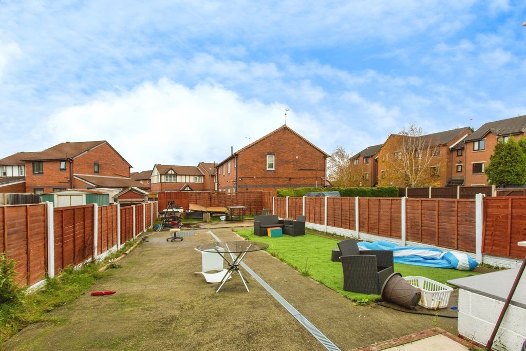 Property photo 3 of 11 Garden