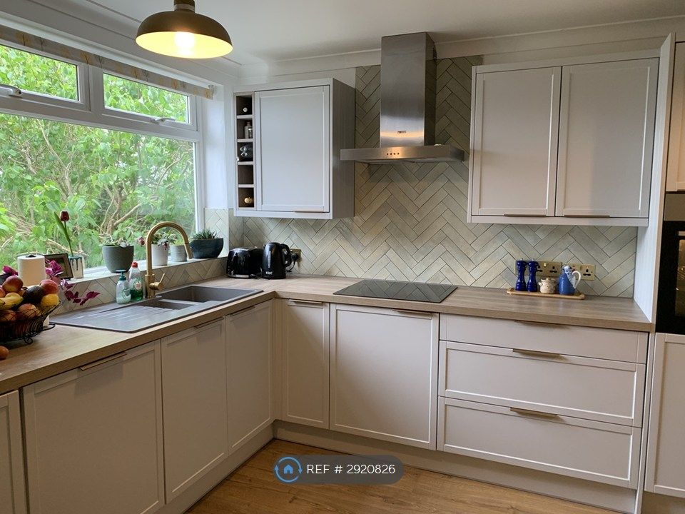 Property photo 3 of 14 Kitchen