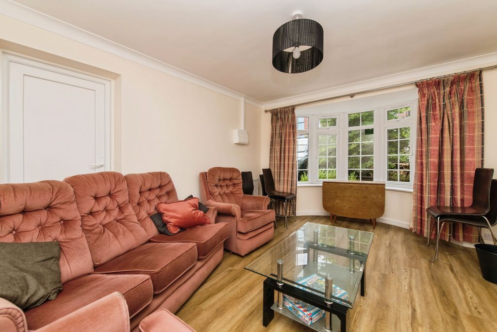 Property photo 3 of 27
