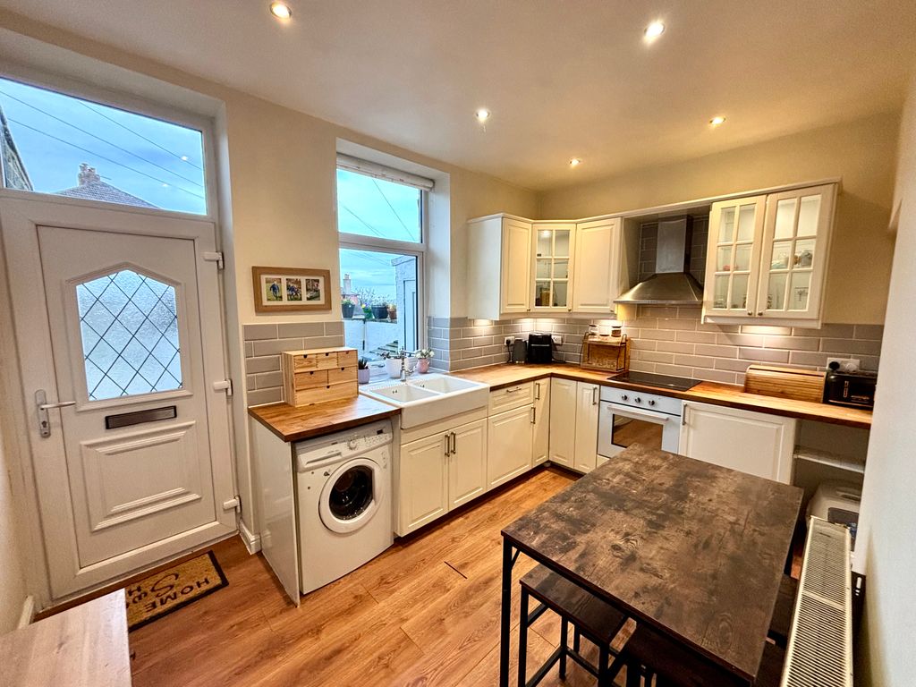 Property photo 3 of 14 Kitchen