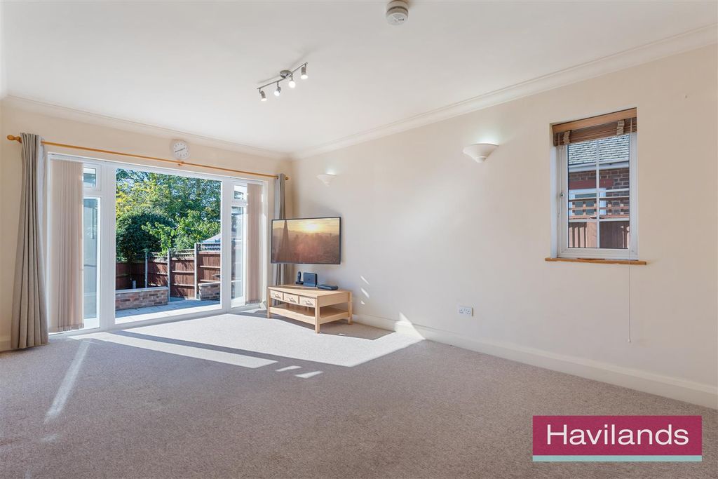 Property photo 3 of 22 Oakwood Crescent-11.Jpg