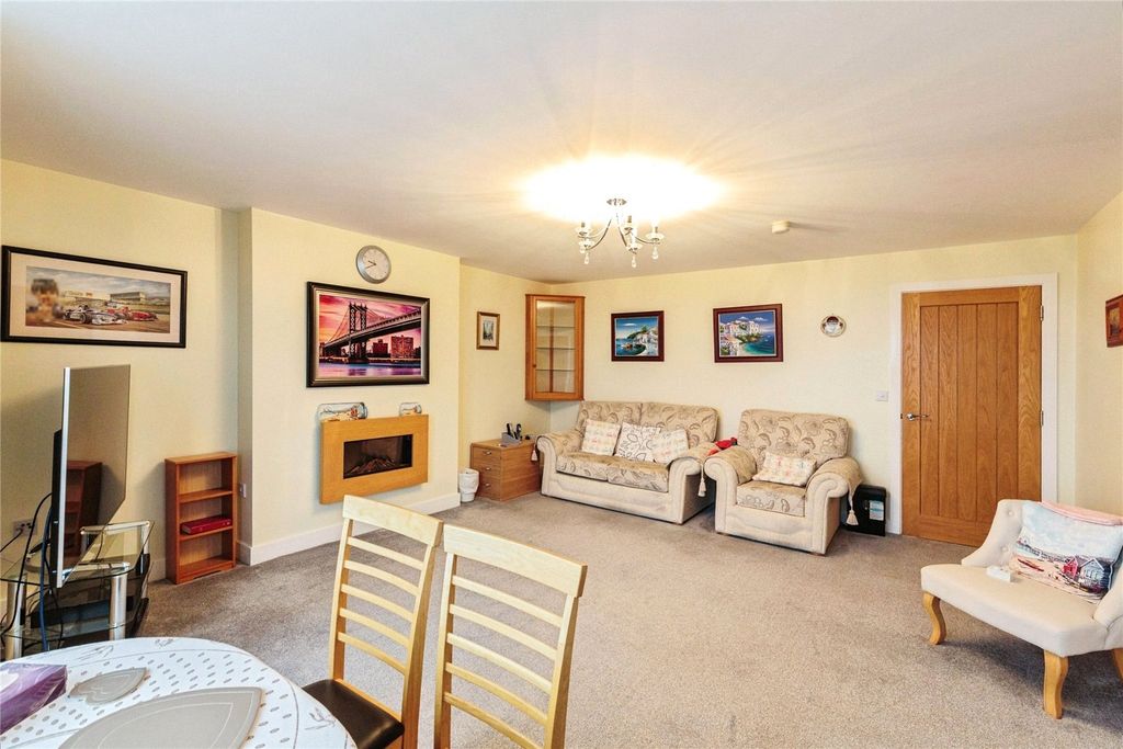 Property photo 3 of 11 Picture No. 27