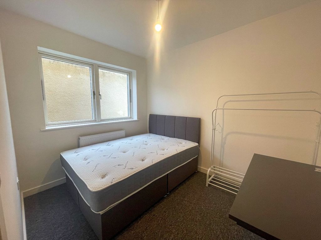 Property photo 3 of 13 This Cozy Double Bedroom Features A Comfortable Be...