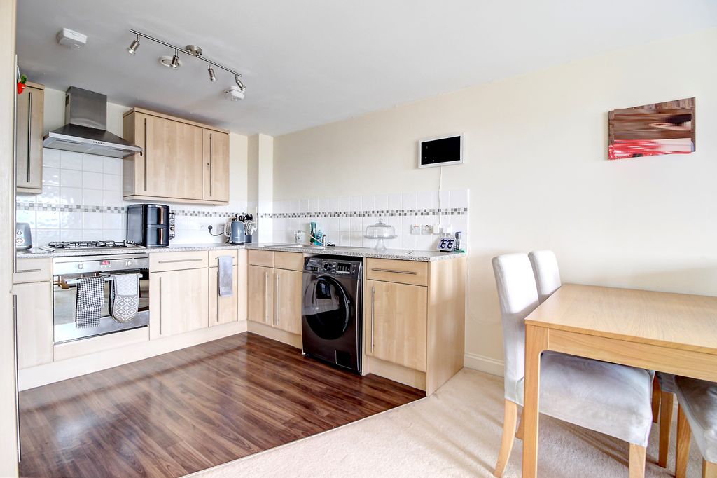 Property photo 2 of 17 Kitchen