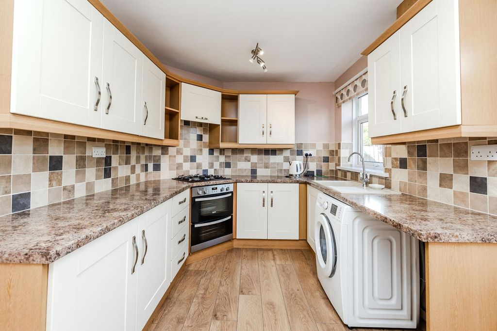 Property photo 3 of 29 Kitchen