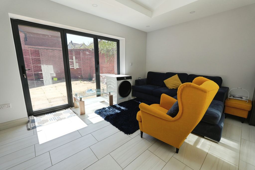 Property photo 3 of 16 Sitting Room