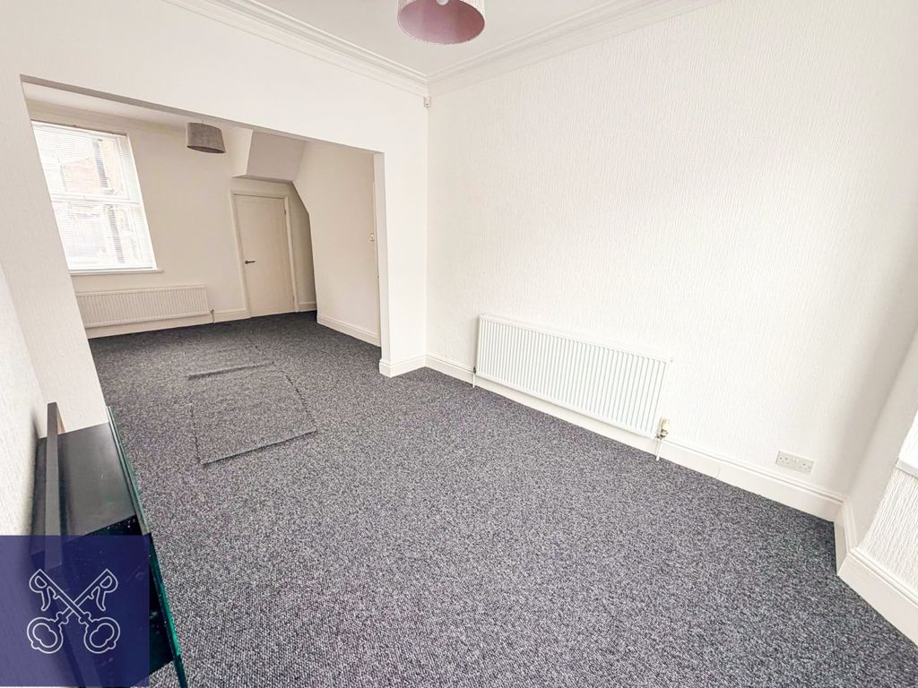Property photo 3 of 13 Living/Dining Area