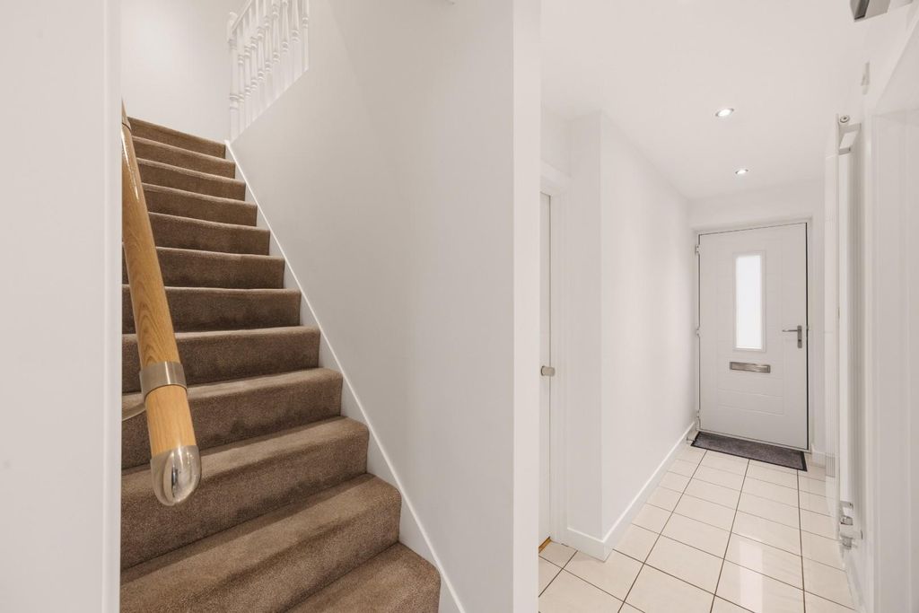 Property photo 2 of 34