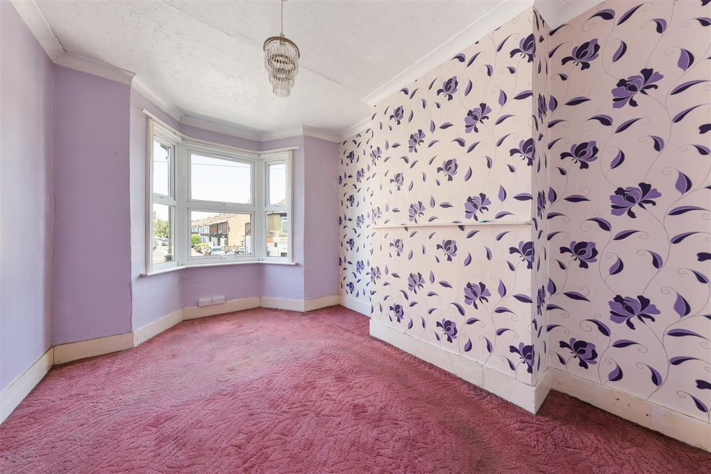 Property photo 3 of 23 Francis Road, E10