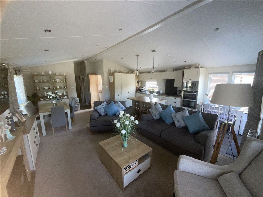 Property photo 3 of 11 Lounge Area