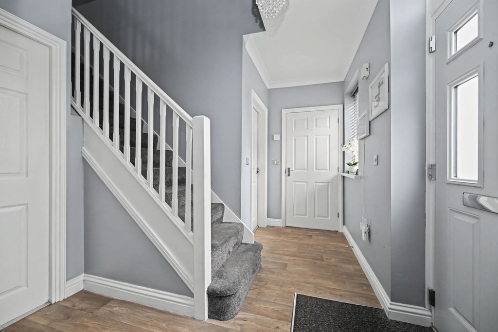 Property photo 3 of 28