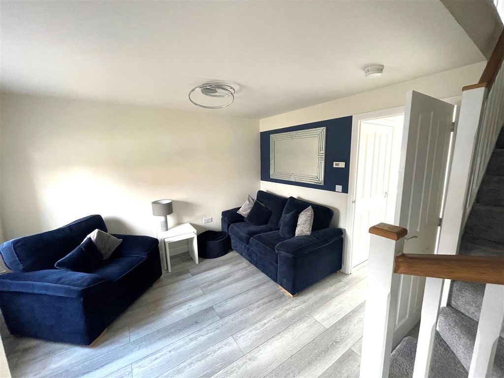 Property photo 2 of 11 Lounge 3.Jpg