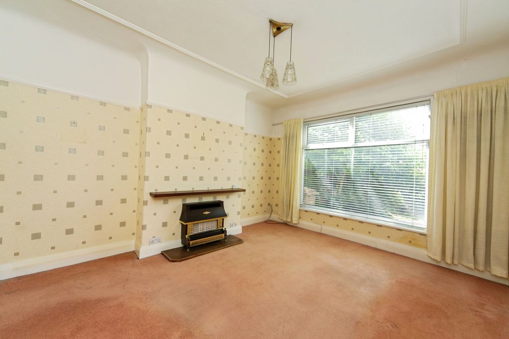 Property photo 3 of 15 Sitting Room