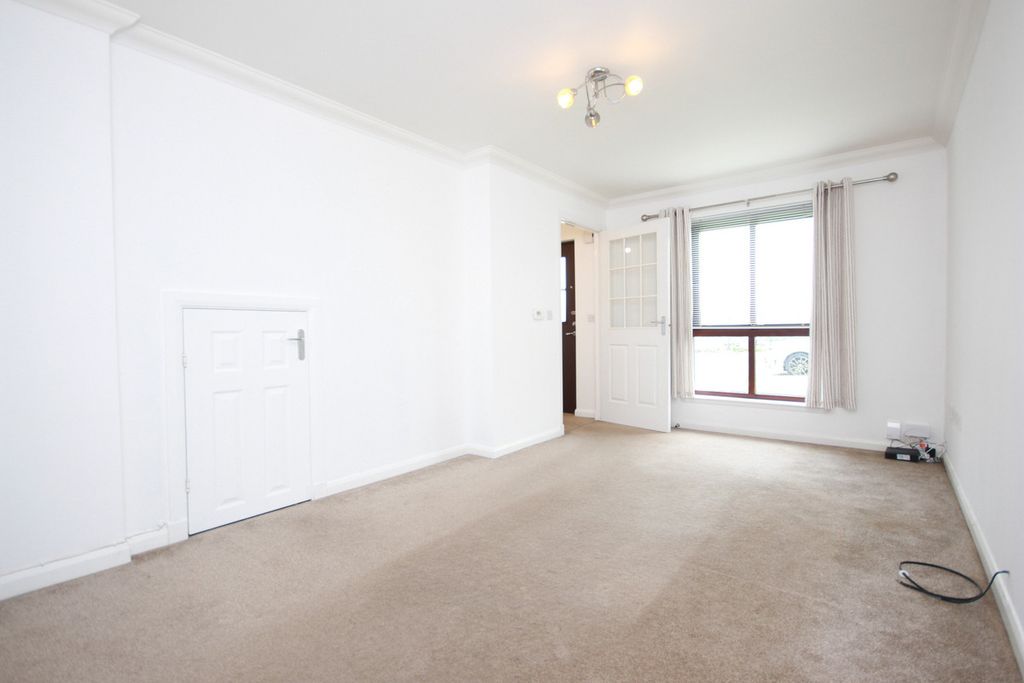 Property photo 2 of 31