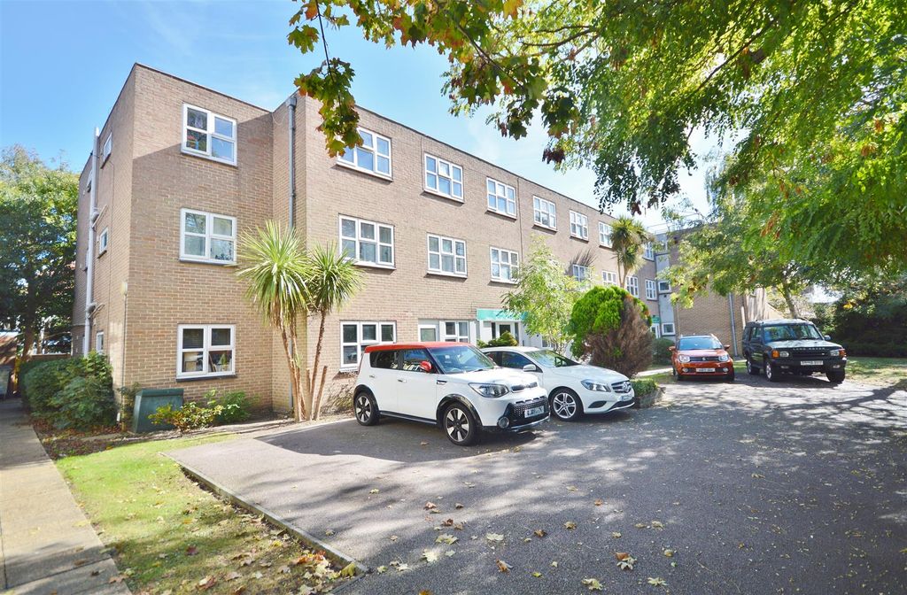 Property photo 1 of 10 Outside