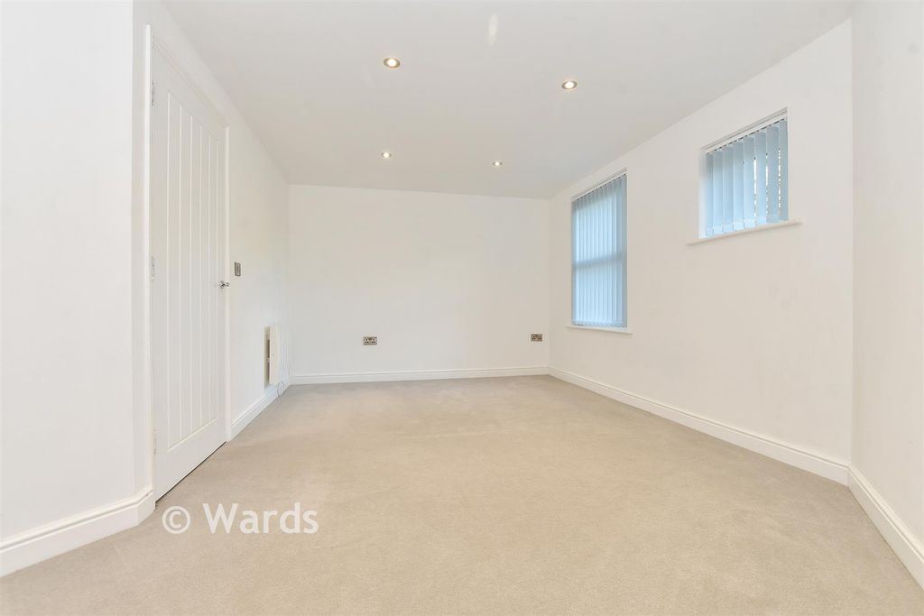 Property photo 1 of 8 Bedroom