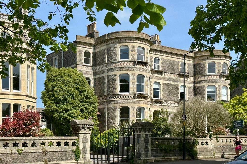 Property photo 1 of 16 External