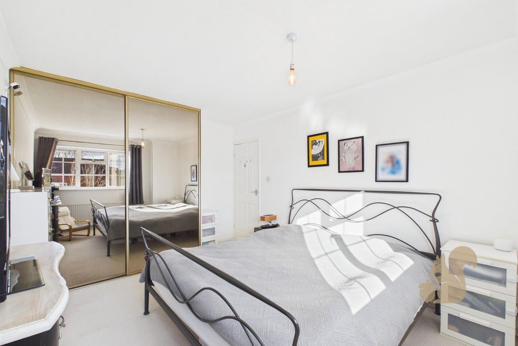 Property photo 3 of 25 Cam01659G0-Pr0731-Still020.Jpg