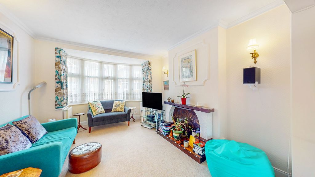 Property photo 2 of 19 5062442