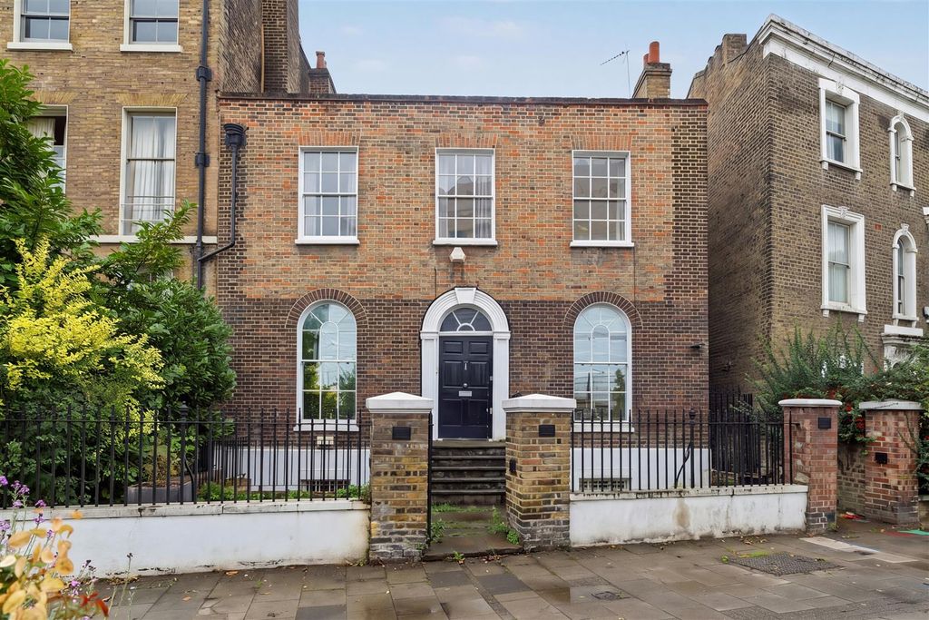 Property photo 1 of 12 21A Stockwell Green Sw9 9Hz-1.Jpg