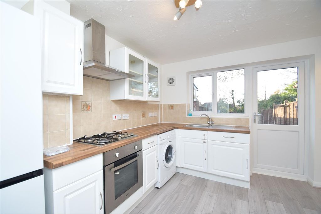 Property photo 1 of 7 Kitchen