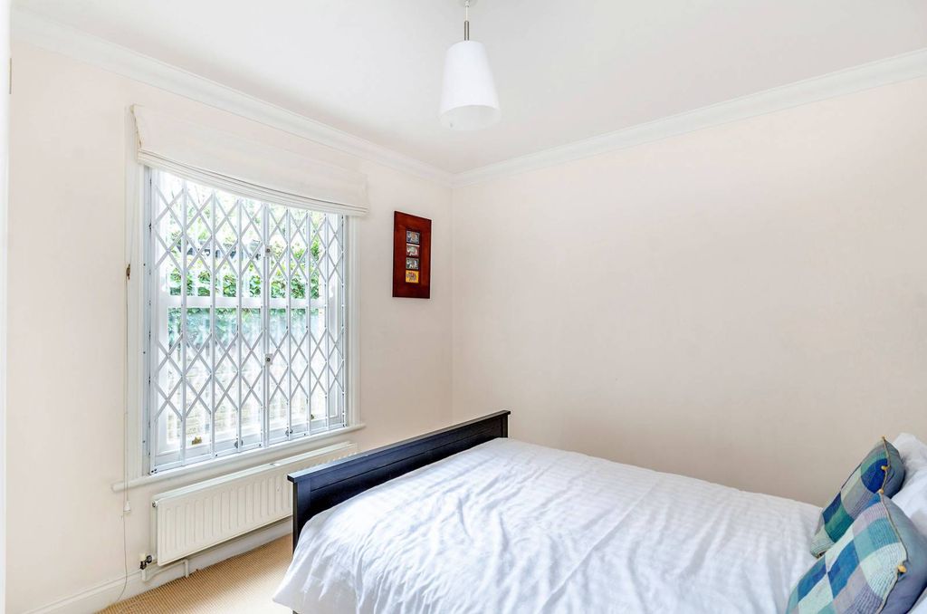 Property photo 3 of 11