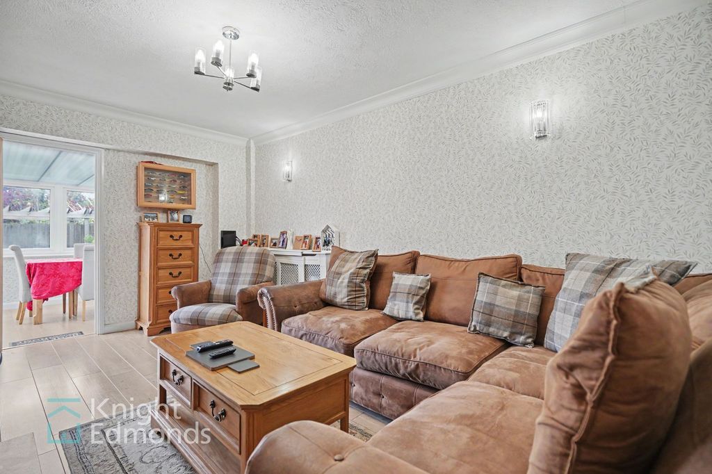 Property photo 3 of 15 Lounge