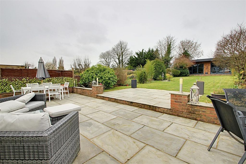 Property photo 3 of 35 Garden 1.Jpg