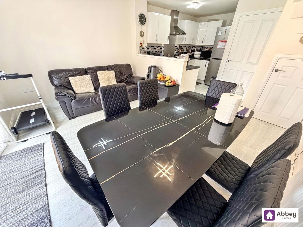 Property photo 3 of 15 Family Kitchen