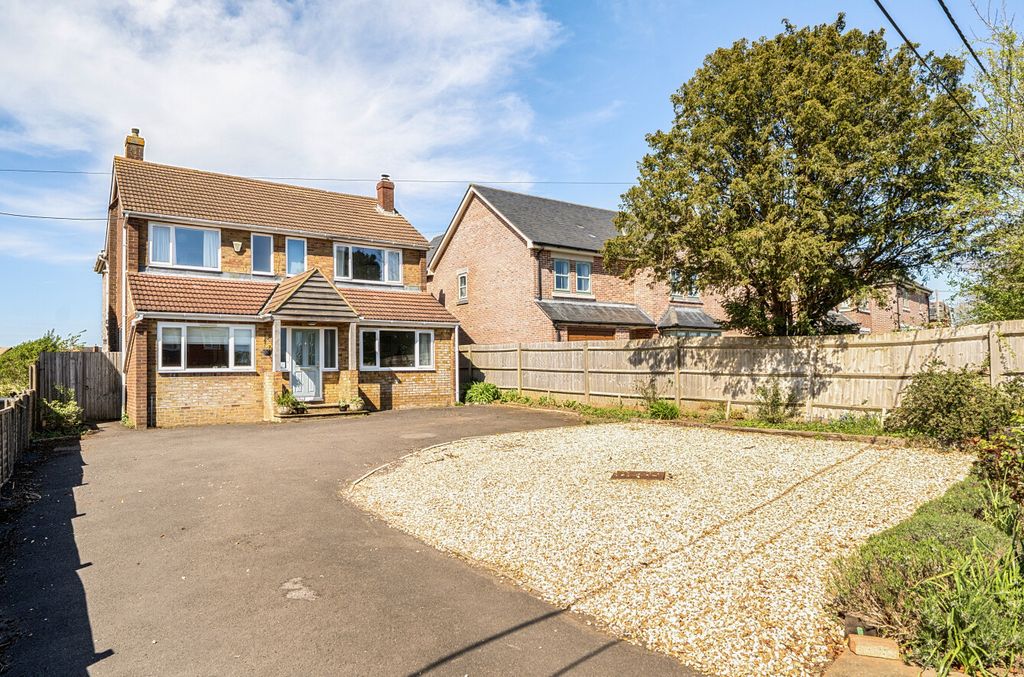 Property photo 1 of 13 1439469-1-69d508A...