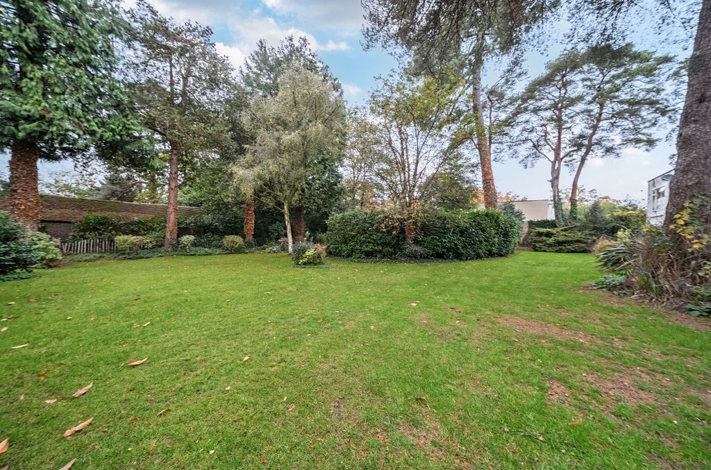 Property photo 2 of 12 1373566-2-690A384...