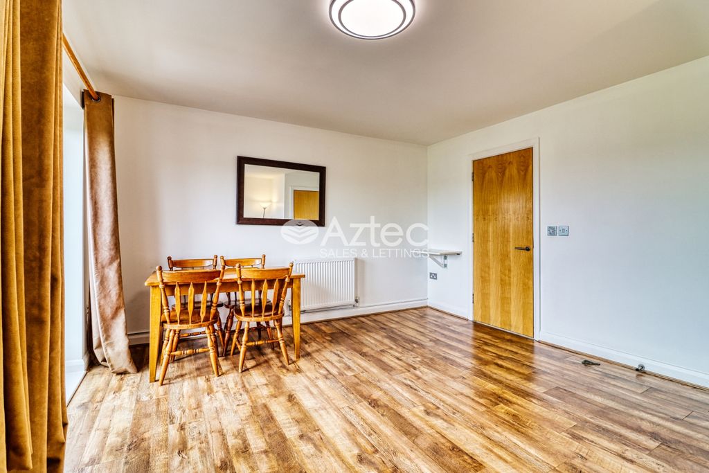 Property photo 2 of 11 Lounge