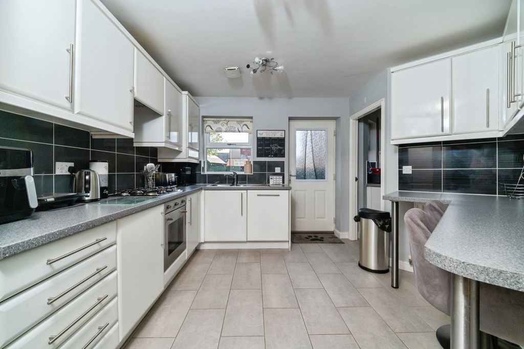 Property photo 2 of 27 Kitchen