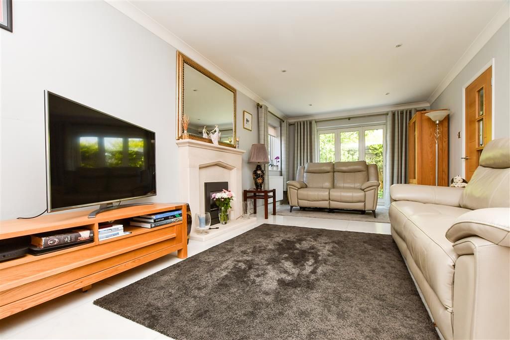 Property photo 2 of 13 Lounge