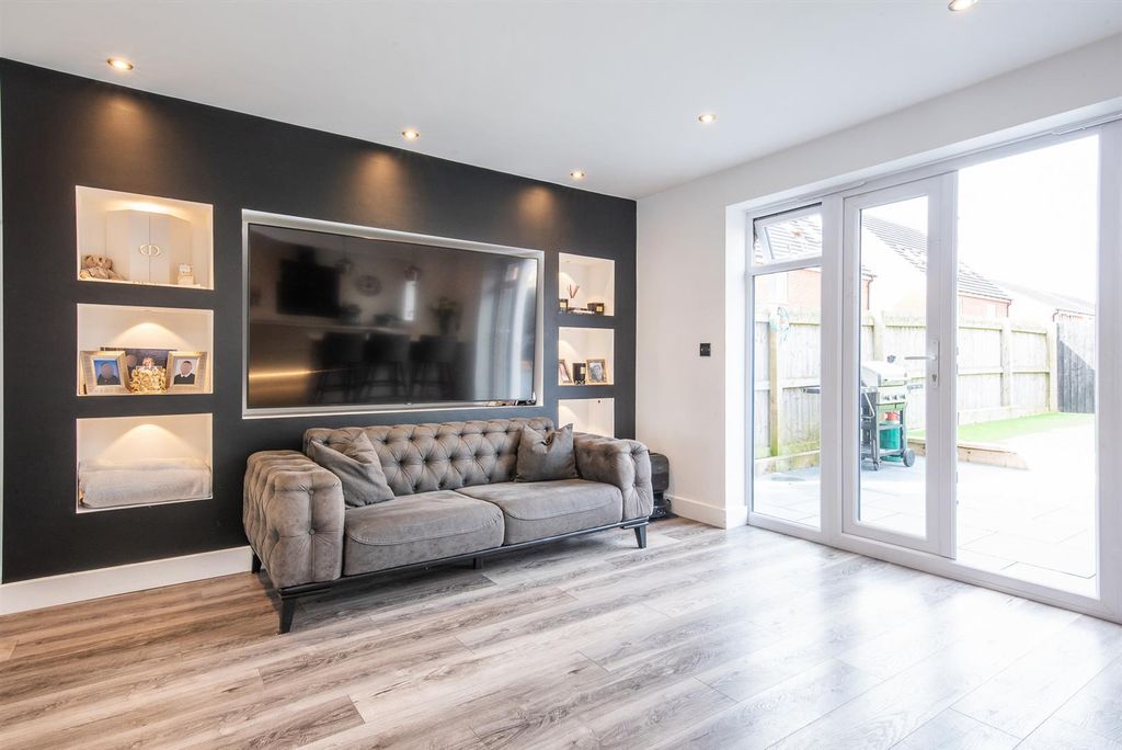 Property photo 3 of 25 Lounge/Diner/Kitchen