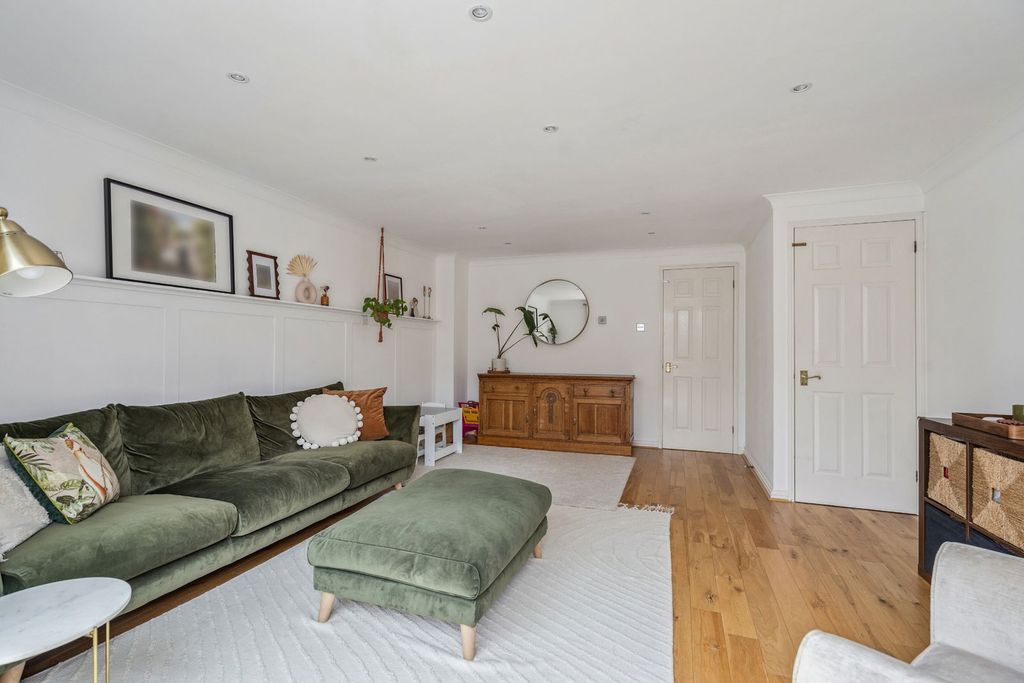 Property photo 3 of 24