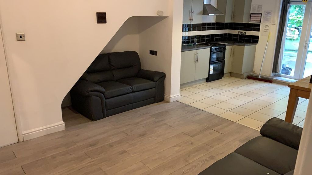 Property photo 1 of 13 Image