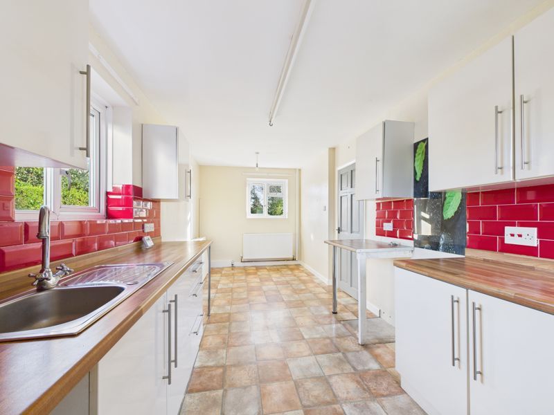 Property photo 3 of 11 Kitchen