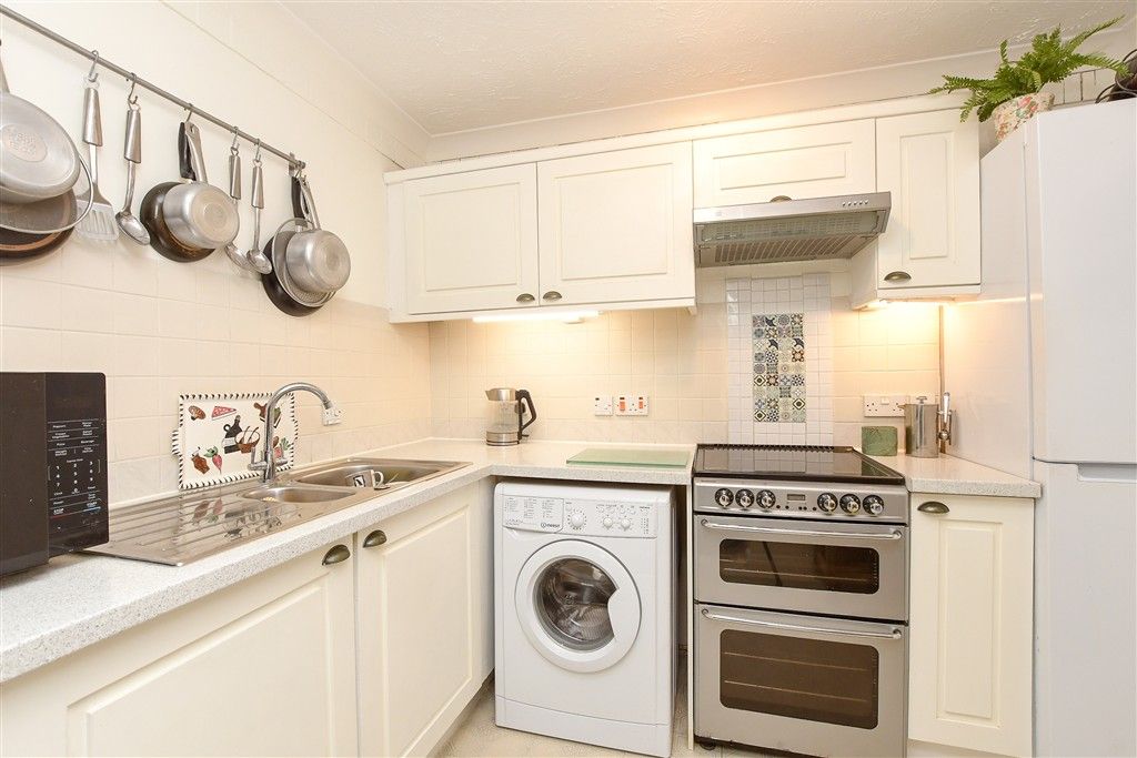 Property photo 2 of 10 Kitchen