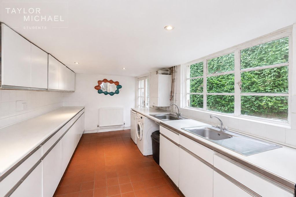 Property photo 1 of 12 Kitchen