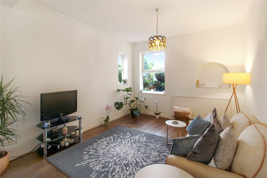 Property photo 2 of 17 Picture No. 02