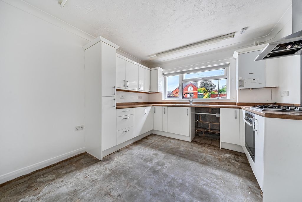 Property photo 2 of 18 Kitchen