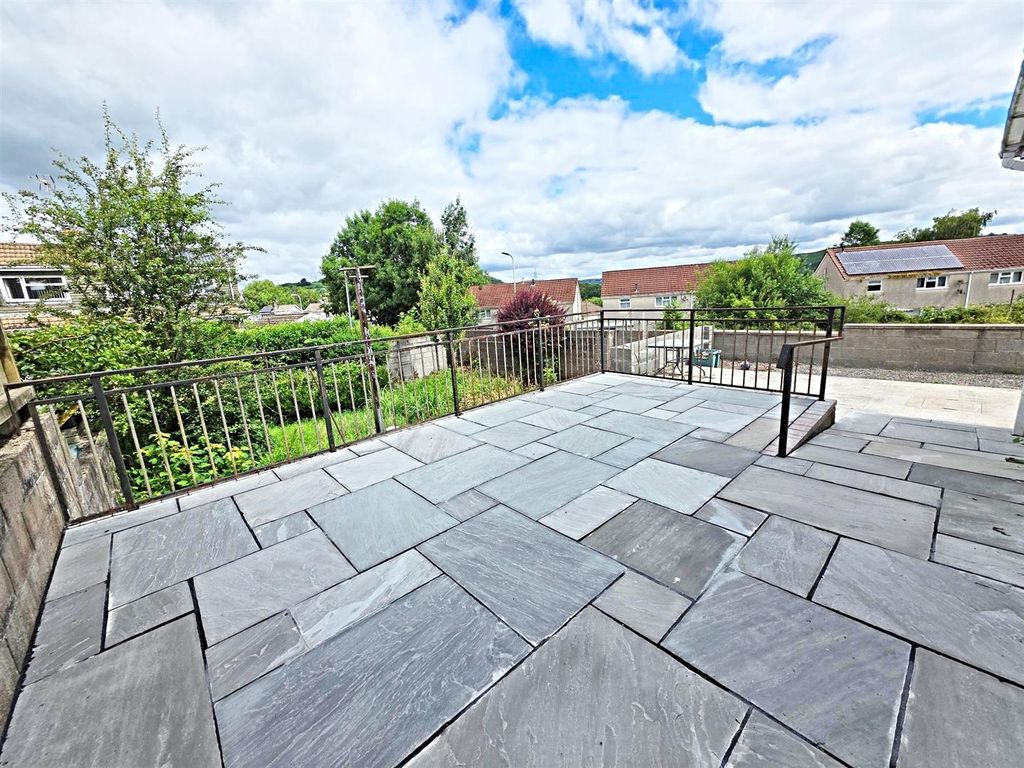 Property photo 2 of 19 Gardens &amp; Parking