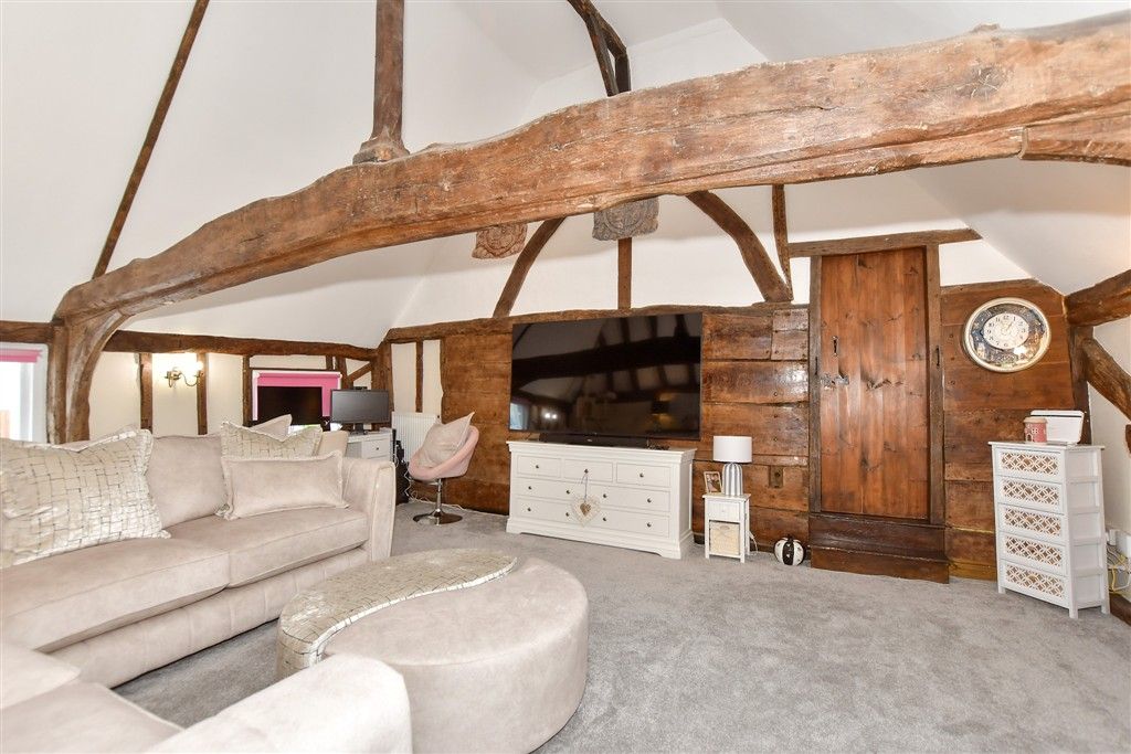 Property photo 2 of 11 Lounge